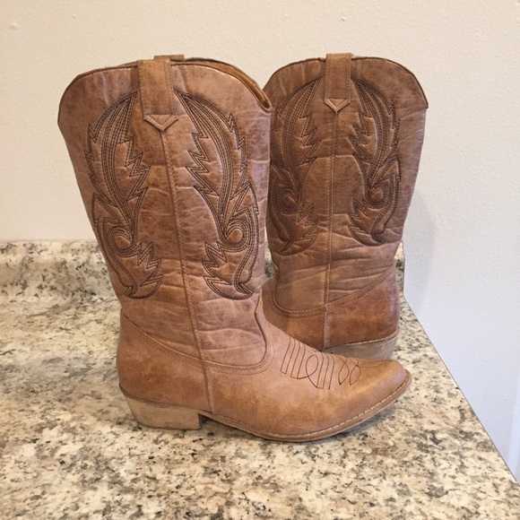 Boots - Picture 1 of 8